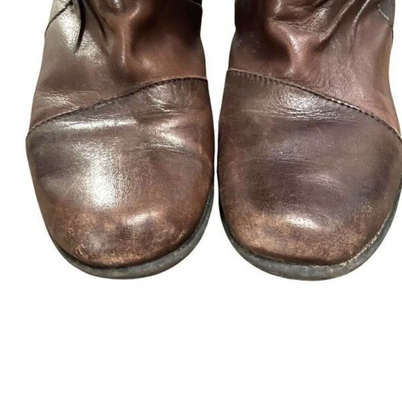 Clarks Womens Brown Two Tone Leather Tall Boots 7.5M Bronze Accent 1.75” Heel - Picture 5 of 8